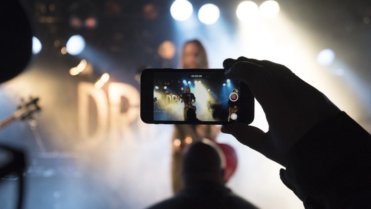 Musicien : comment communiquer sur les réseaux sociaux ?