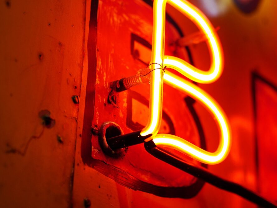 Donnez du peps à votre entreprise avec une enseigne lumineuse