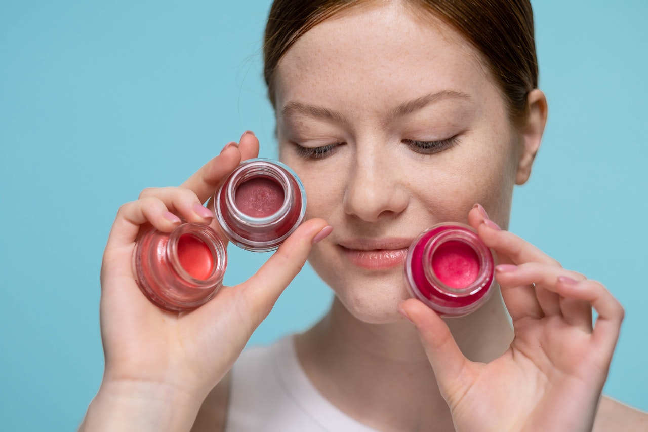 Comment démarrer une entreprise de maquillage à succès en ligne?