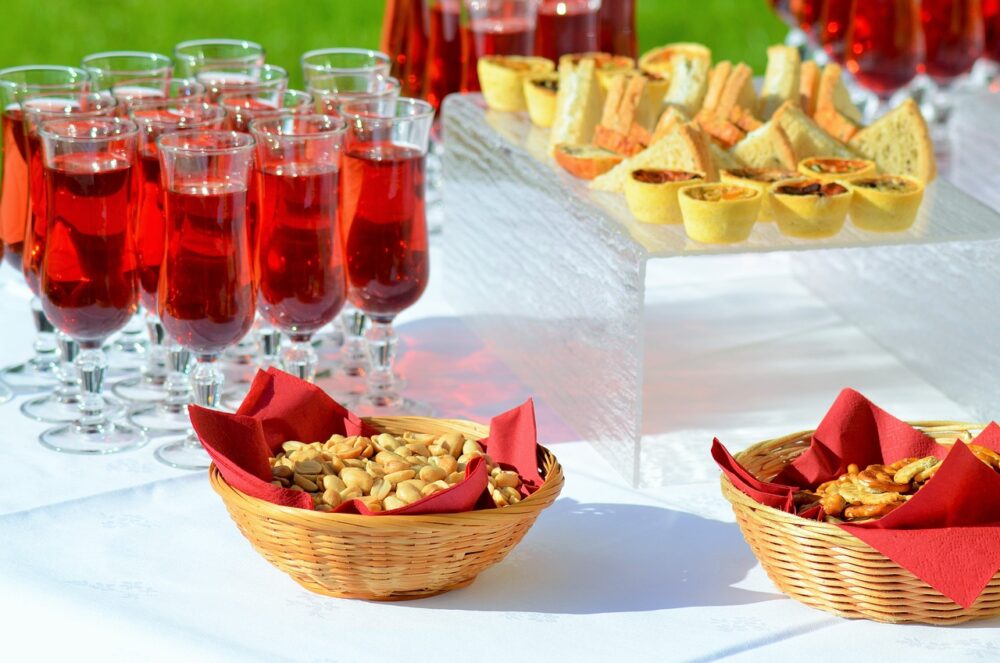 Cocktails dînatoires : l’ingrédient secret pour des événements d’entreprise réussis