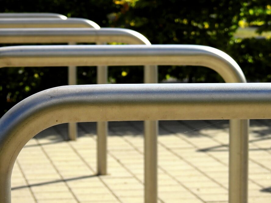 Quelles sont les solutions de stationnement pour deux-roues en entreprise ?